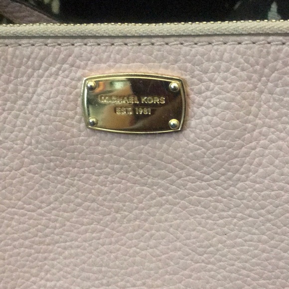 PRELOVED pink Michael kors wristlet - Picture 4 of 8